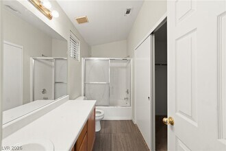 Building Photo - 1070 Ashwood Bay Ave