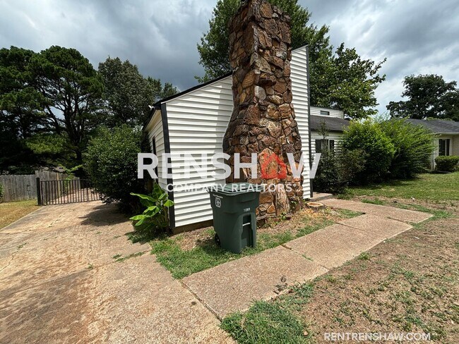 Building Photo - Text the Leasing Team at 901-820-4367 to S...
