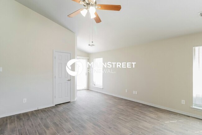 Foto del edificio - 3 Bedroom Pet-Friendly Home in Fort Worth, TX with Main Street Renewal