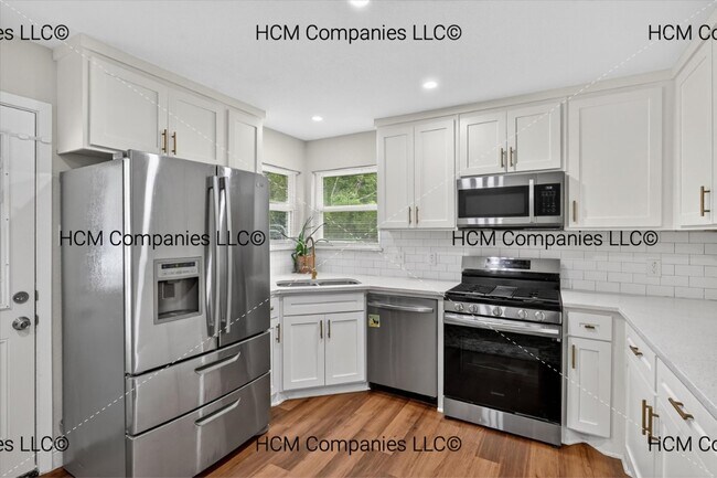 Fully equipped kitchen - 3513 Sheridon Dr