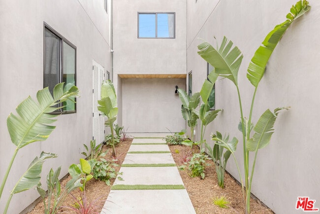 Building Photo - 12704 Pacific Ave