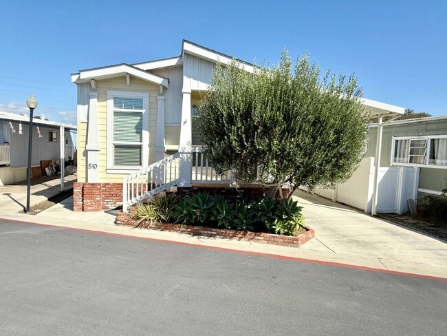 Building Photo - 80 Huntington St