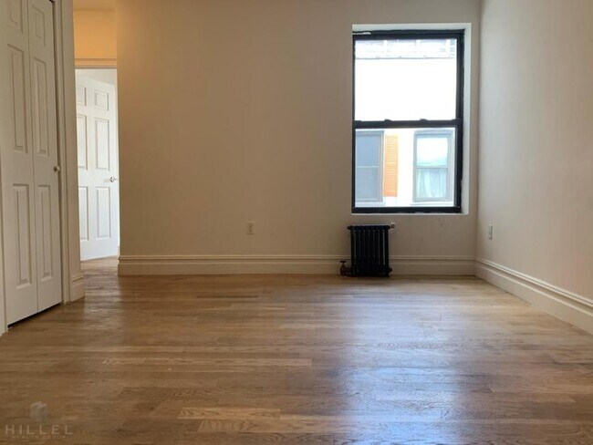 Foto del edificio - 1 bedroom in ASTORIA NY 11105