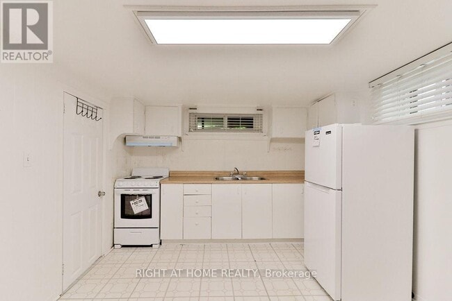 Building Photo - 43 Bertram St