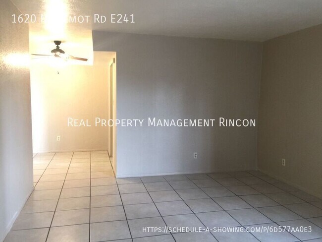 Foto del edificio - 1620 N Wilmot Rd