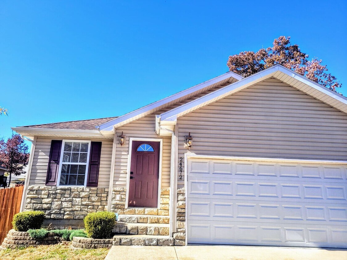 Primary Photo - Home with a fence close to FLW