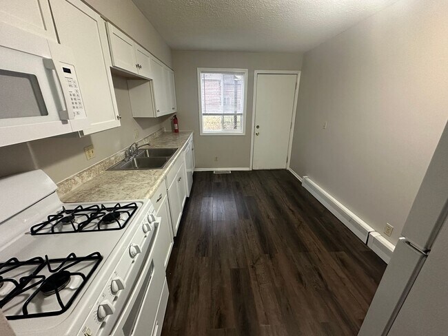 Foto del edificio - 607 Hillview Dr