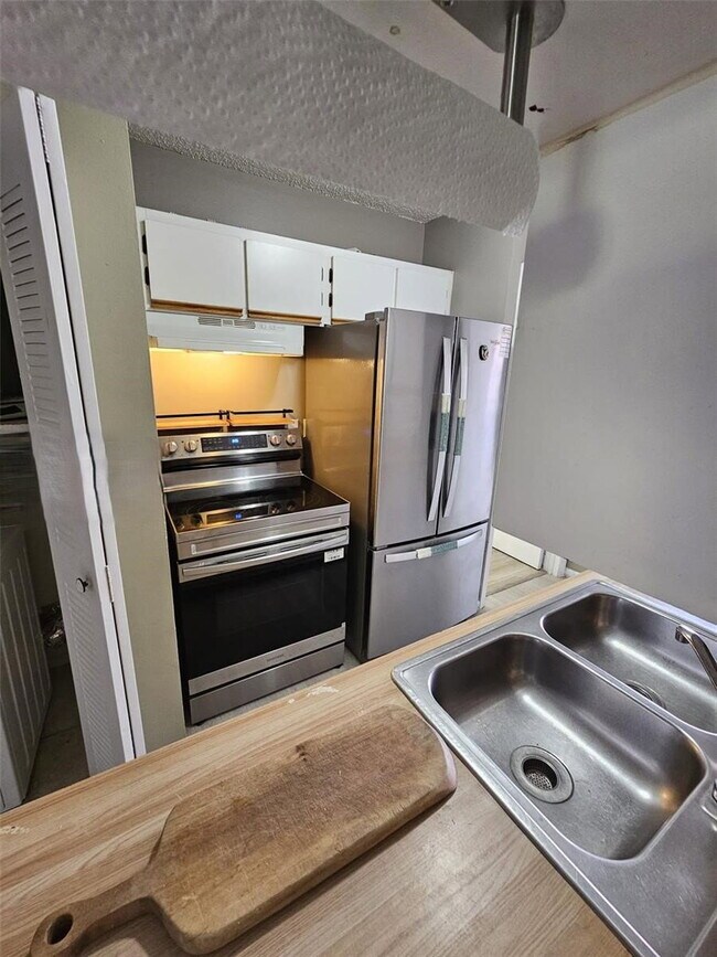 Photo - 18306 Northwest 68th Avenue, Hialeah, FL 33015 - 2 BR 2 BA condo