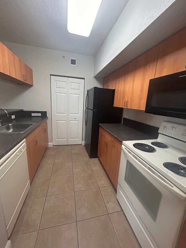 Foto del edificio - Move-In Special: One Month Free + Competit...