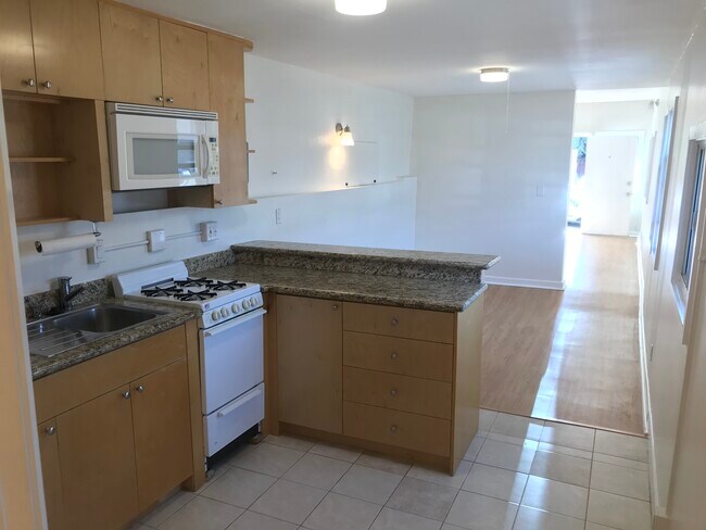 Cocina con área de estar - 7014 Vista Del Mar Ln
