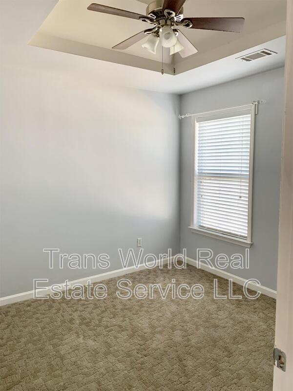 Building Photo - 4610 Blue Iris Way