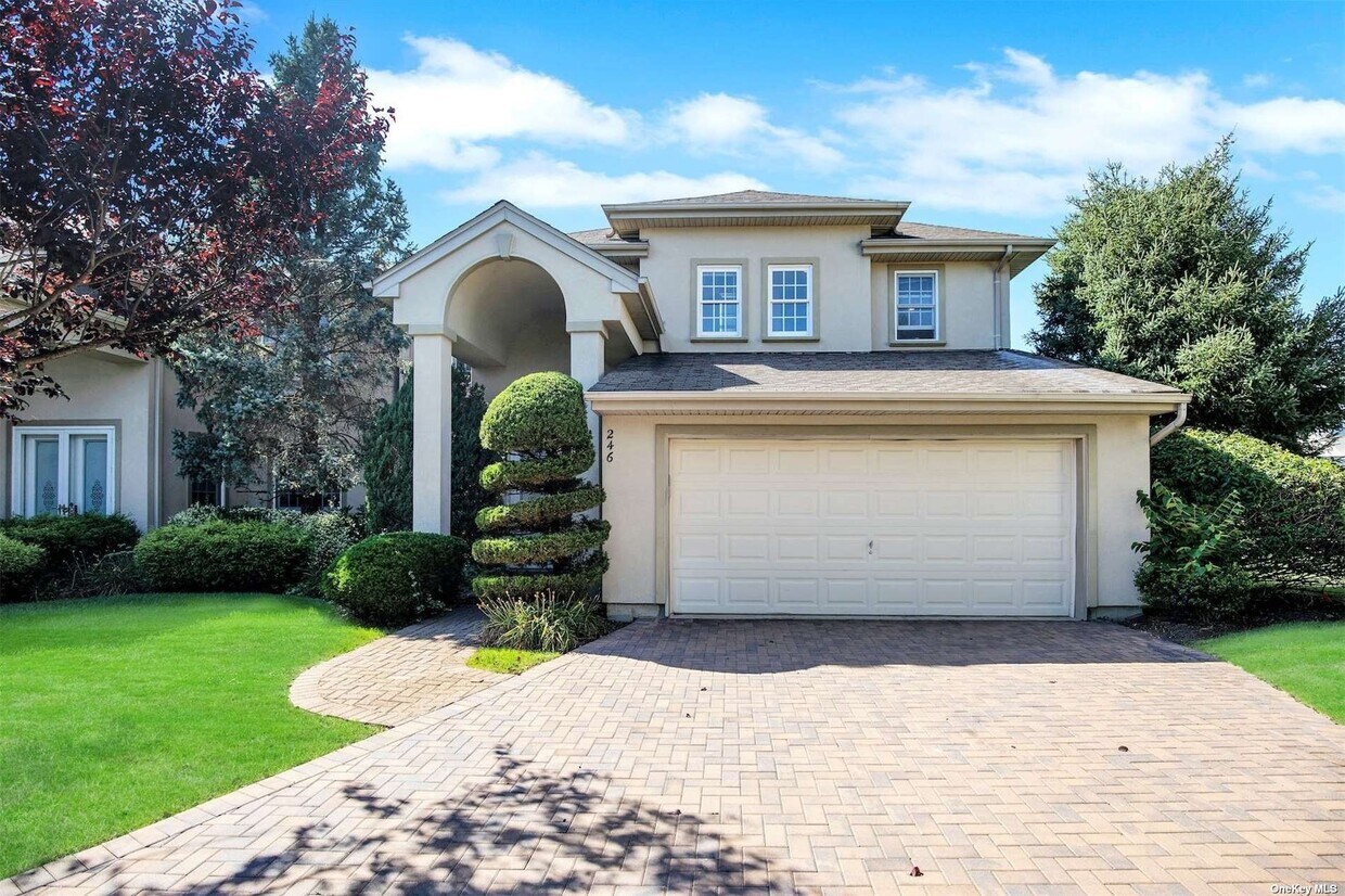 246 Altessa Blvd, Melville, NY 11747 Condo for Rent in Melville, NY