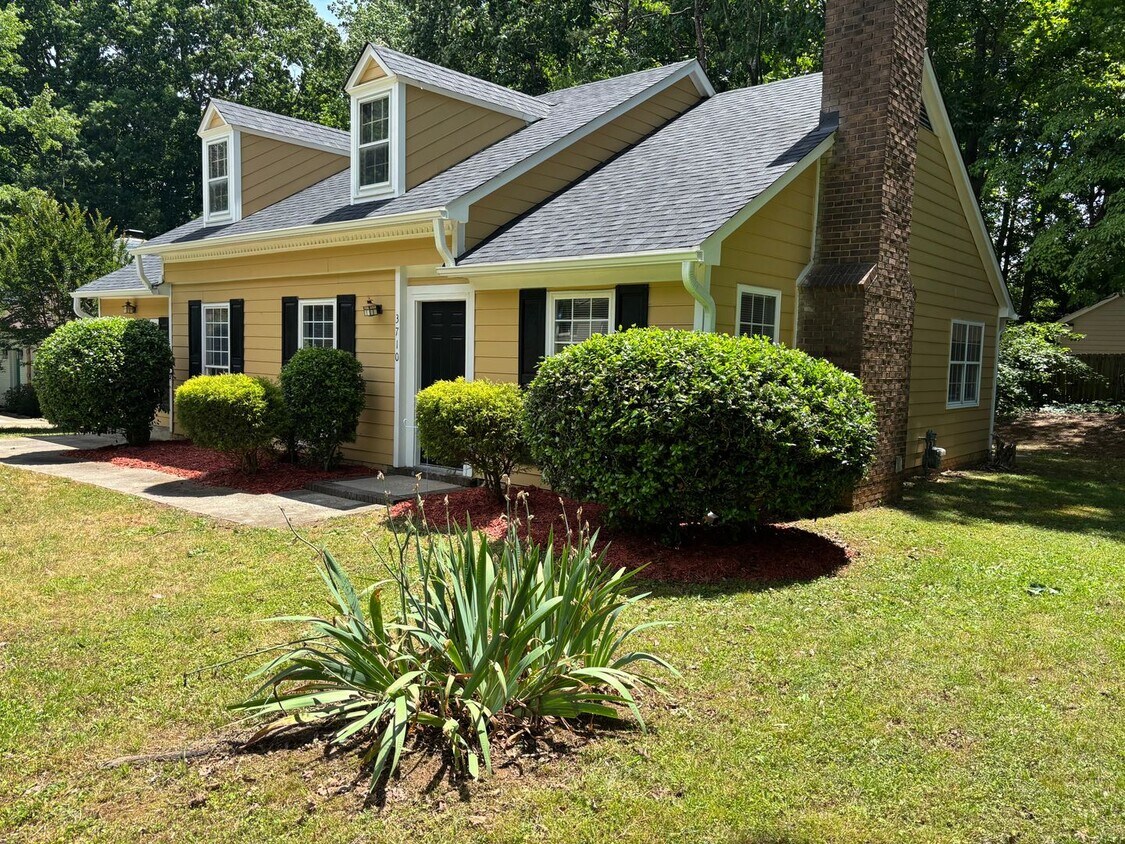 Primary Photo - Move-in ready home in Old Oaks!