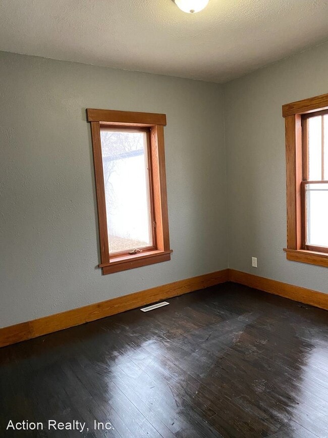 Building Photo - 4 br, 1 bath House - 2104 4th Ave S