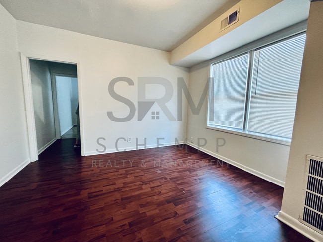 Photo - 307 Woodbine St Apartment