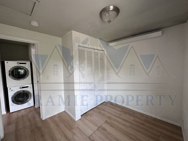 Foto del edificio - 412 E Flint St