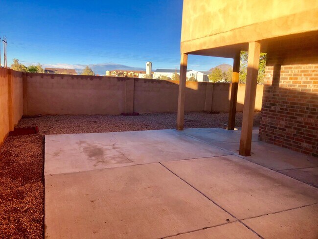 Foto del edificio - 6847 Forest Hills Dr NE