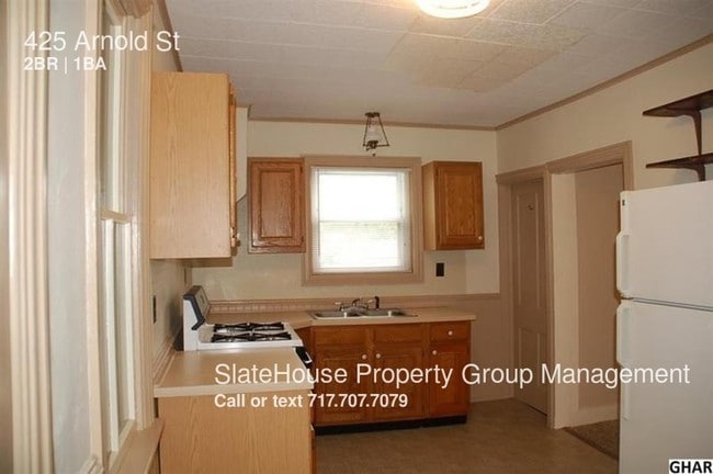 Building Photo - 425 Arnold St