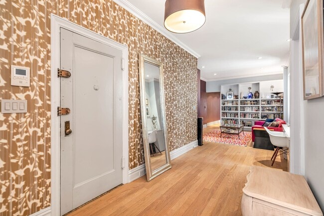 Building Photo - 327 W 83rd St