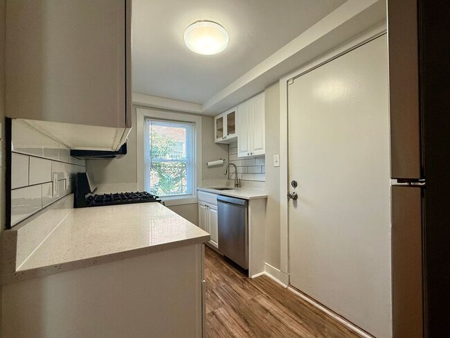 Foto del edificio - 1400 Kenmore Ave