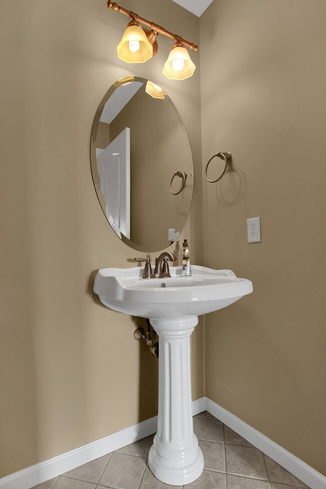 Foto del edificio - 303 Briar Ridge Cir