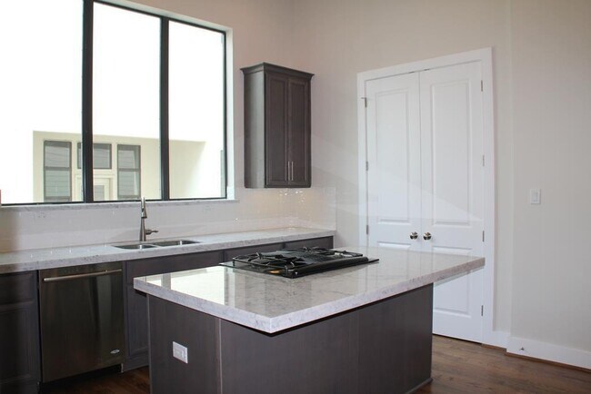 Building Photo - 4721 Banning Dr