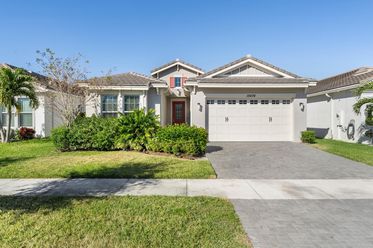 Foto principal - 15474 Goldfinch Cir