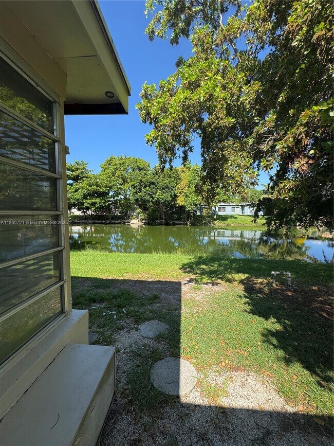 Foto del edificio - 2985 NW 69th Ave