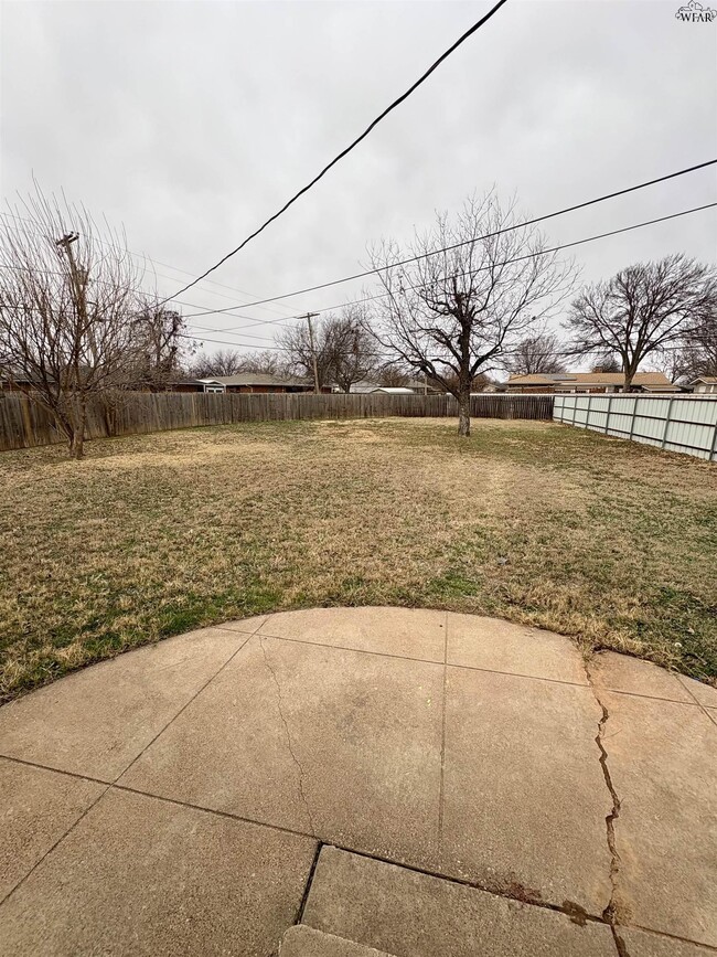 Building Photo - 4644 Fairway Blvd