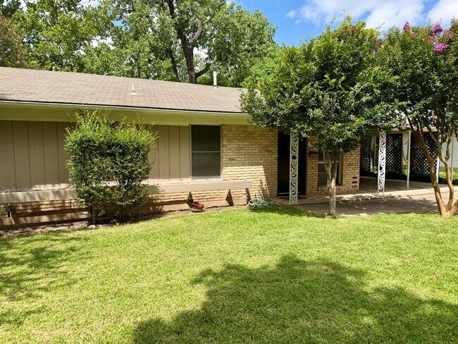 Foto del edificio - 5510 Delwood Dr