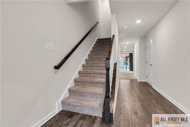 Foto del edificio - 504 E International Rd