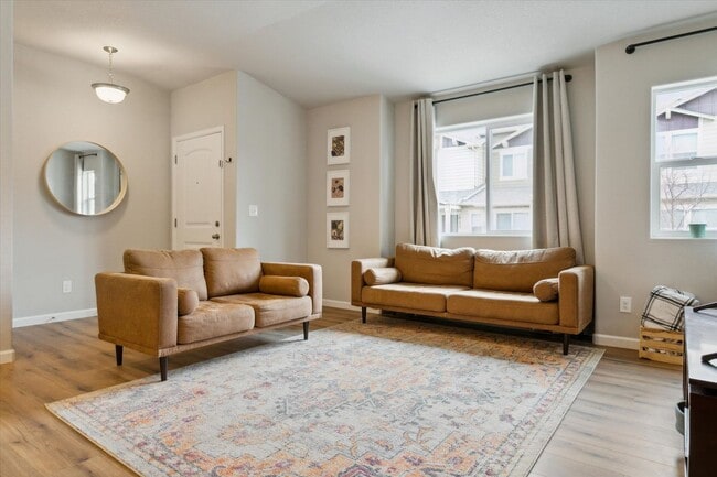 Building Photo - Charming Townhome in East Widefield!