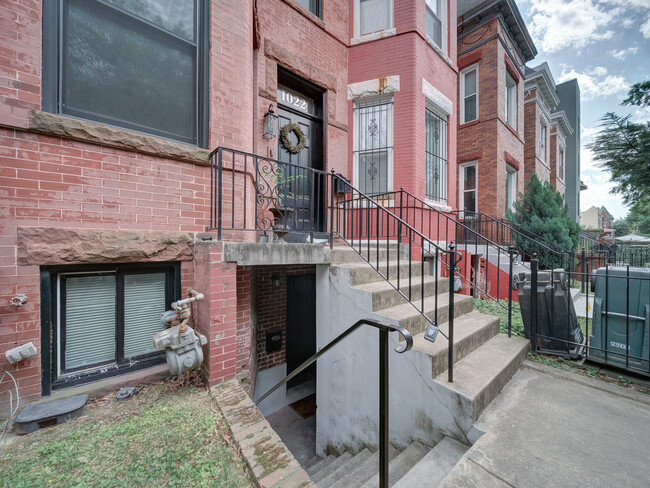 Foto del edificio - 1022 Park Rd NW