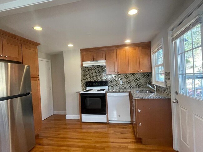 Foto del edificio - 32-34 Park Ave Ext