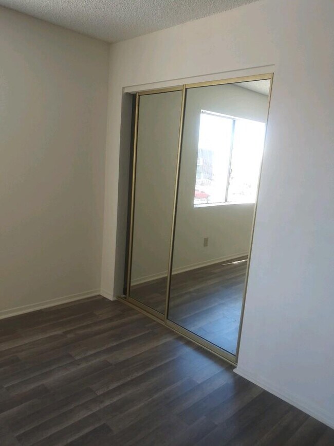 Building Photo - 14837 Victory Blvd