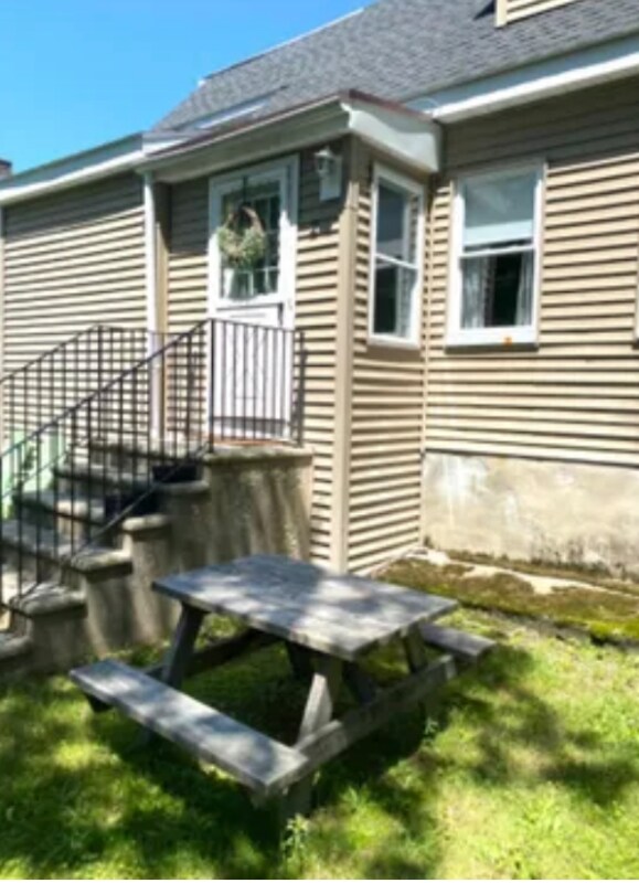 Primary Photo - 341 Village St