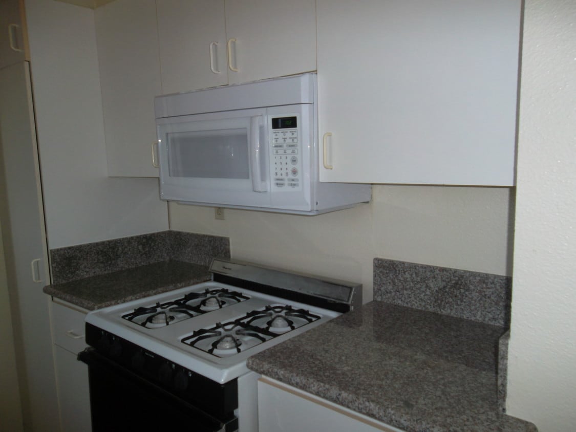Kitchen Complete - 1427 Saltair S Ave