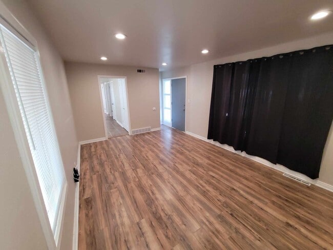 Building Photo - 5580 S 4270 W