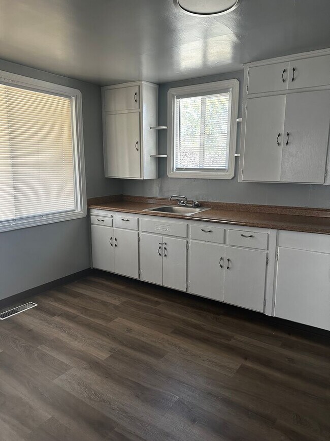 Foto del edificio - 1356 East Ave