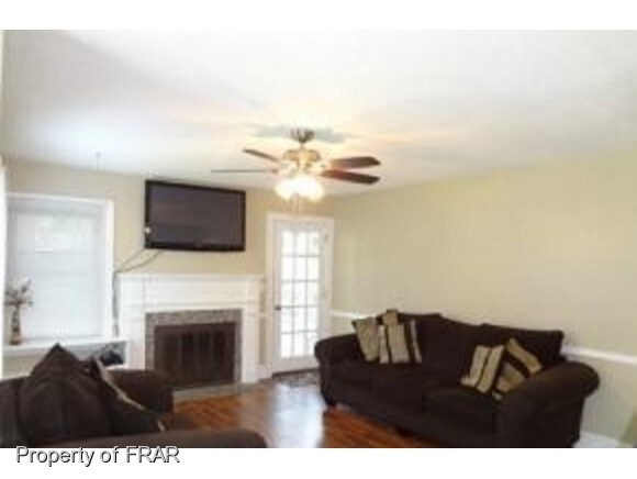 Foto del edificio - 318 Pinecrest Dr