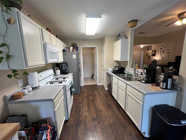 Foto del edificio - 14515 Fitzgibbon Dr