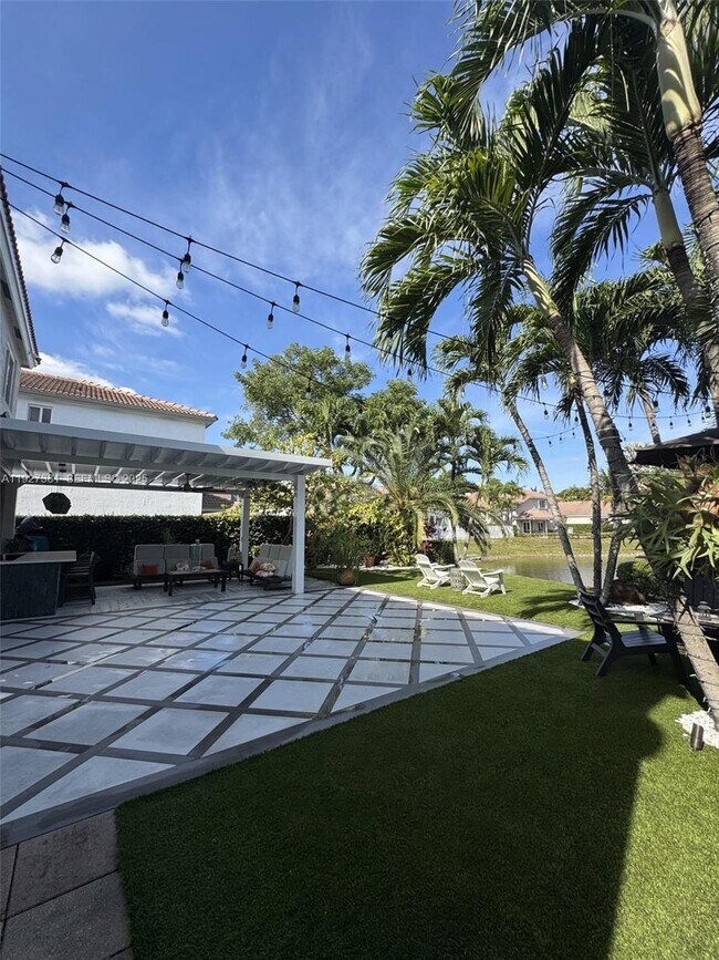 Foto del edificio - 10973 NW 53rd Ln