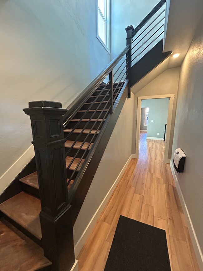 Foto del edificio - Stunning Remodeled 4 BR in North Missoula
