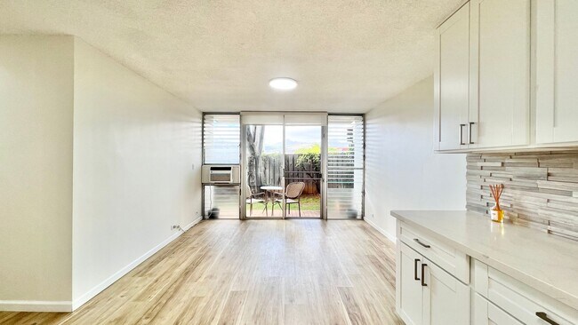 Building Photo - 2 BED/1 BATH/1 PRKG GROUND FLOOR UNIT - PE...