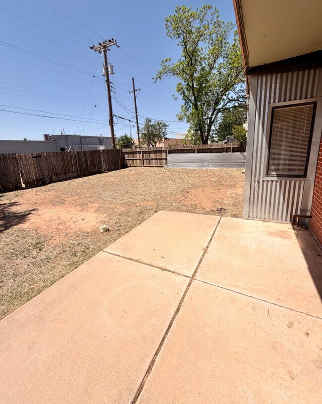 Foto del edificio - "Charming 3-Bed, 2-Bath Lubbock Home with Spacious 1176 Sq Ft Layout!"