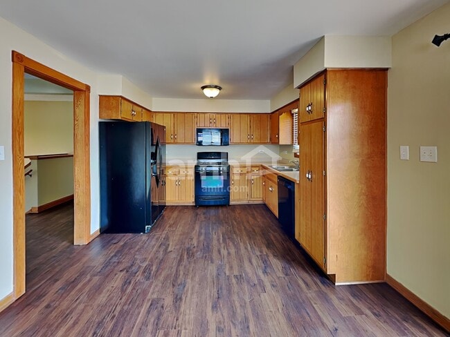 Building Photo - 2113 Cumberland Dr