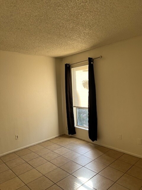 Building Photo - 2679 W Ocotillo Rd