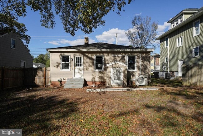 Building Photo - 422 Virginia Ave