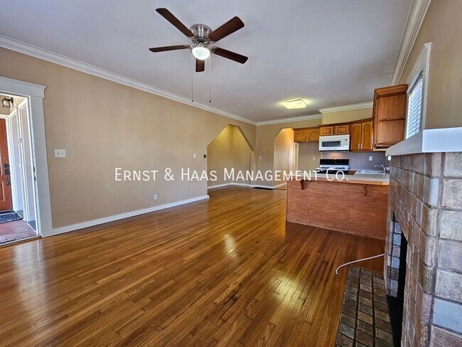 Building Photo - Lovely Belmont Heights Apartment Across Fr...