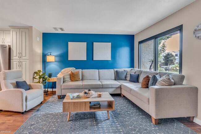 Foto del edificio - 2 br, 1 bath Townhome - 2250 Caminito Pesc...